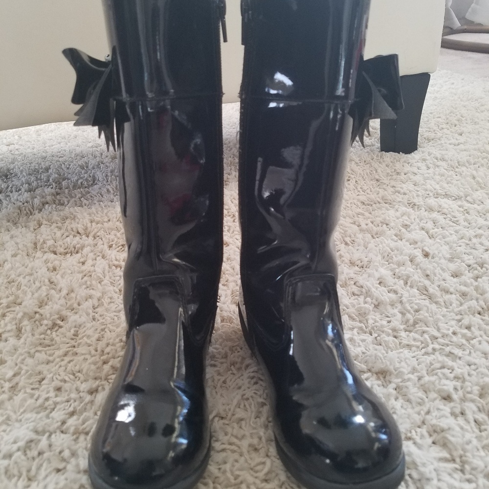 Black patent leather wedge boots